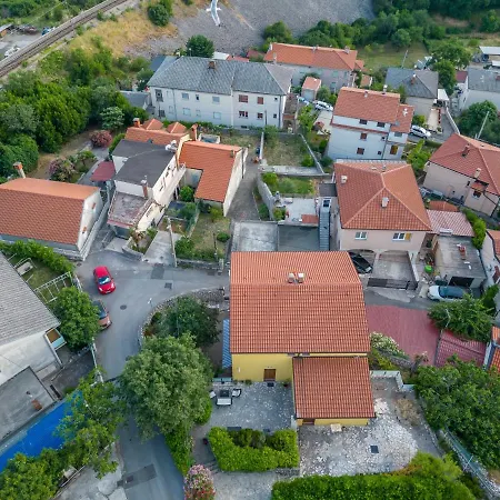 Adastra With Flour Heating, Private Parking And Sea View Apartment *