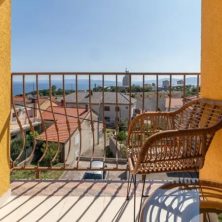 Apartment Adastra With Flour Heating, Private Parking And Sea View Rijeka