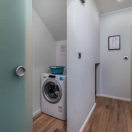 Adastra With Flour Heating, Private Parking And Sea View Apartment