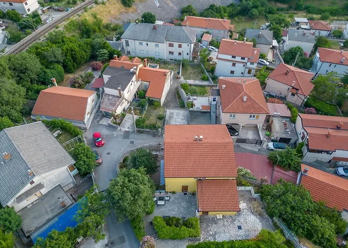 Adastra With Flour Heating, Private Parking And Sea View 아파트 *