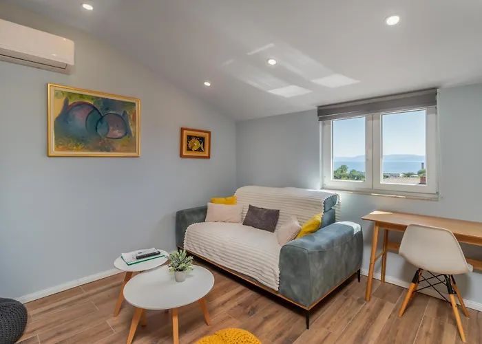 아파트 Adastra With Flour Heating, Private Parking And Sea View *