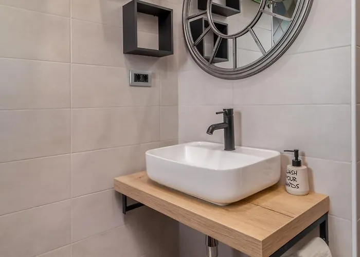 Adastra With Flour Heating, Private Parking And Sea View * 리예카