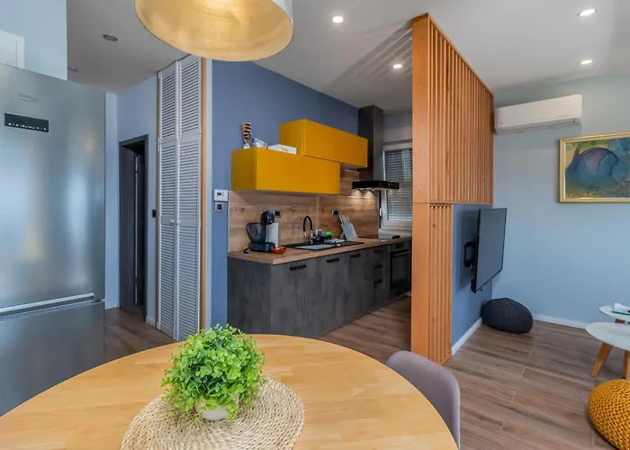아파트 Adastra With Flour Heating, Private Parking And Sea View