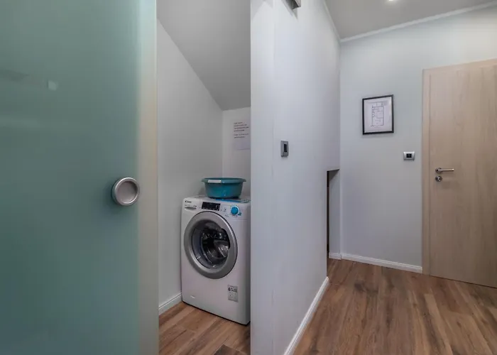 Adastra With Flour Heating, Private Parking And Sea View 아파트