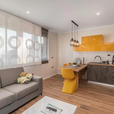 Adastra With Flour Heating, Private Parking And Sea View Apartamento Rijeka
