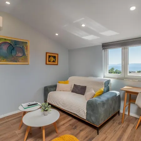 Apartamento Adastra With Flour Heating, Private Parking And Sea View *