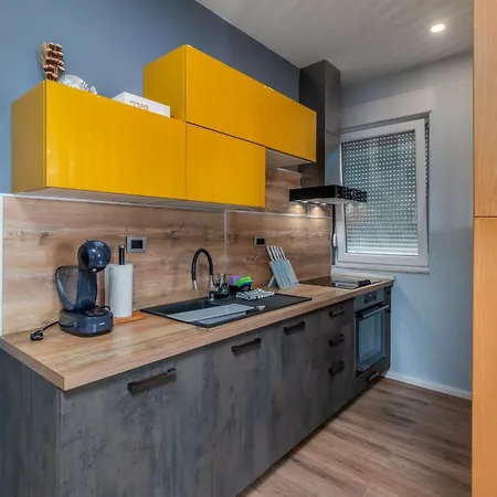 Adastra With Flour Heating, Private Parking And Sea View