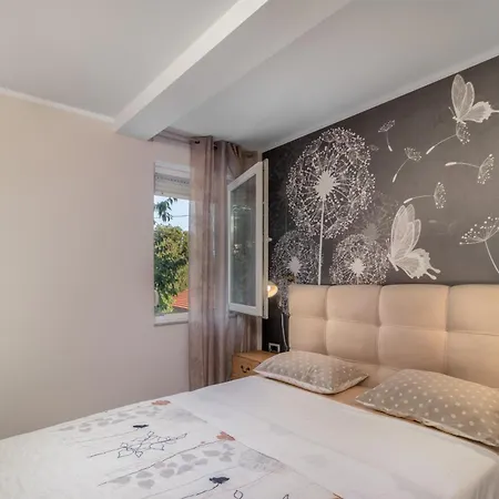 Apartamento Adastra With Flour Heating, Private Parking And Sea View *