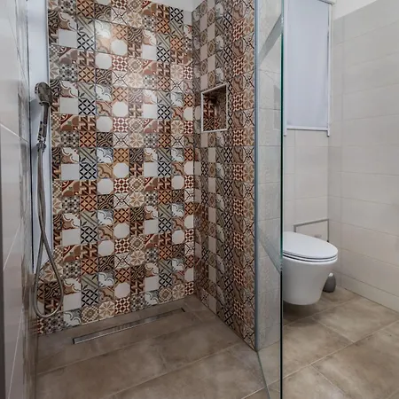 Apartamento Adastra With Flour Heating, Private Parking And Sea View