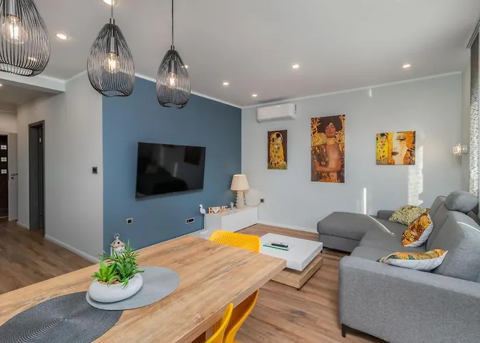 Adastra With Flour Heating, Private Parking And Sea View *