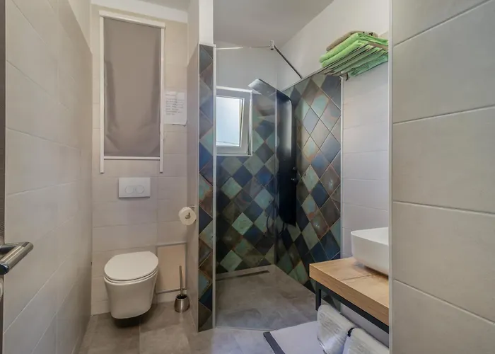 Adastra With Flour Heating, Private Parking And Sea View Apartment *