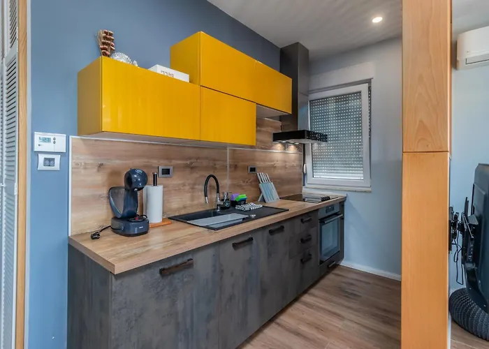 Adastra With Flour Heating, Private Parking And Sea View