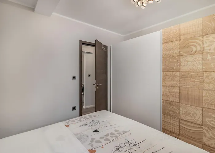 Adastra With Flour Heating, Private Parking And Sea View Apartment Rijeka