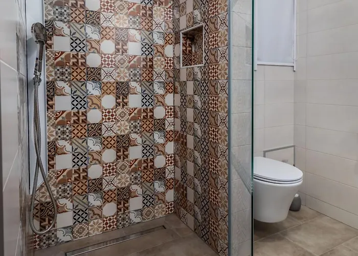 Apartment Adastra With Flour Heating, Private Parking And Sea View